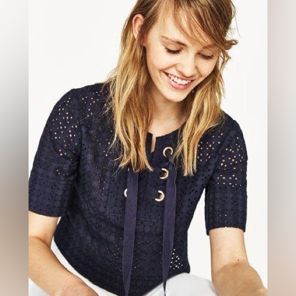 ZARA | Basic Eyelet Cropped Blouse - Picture 2 of 6